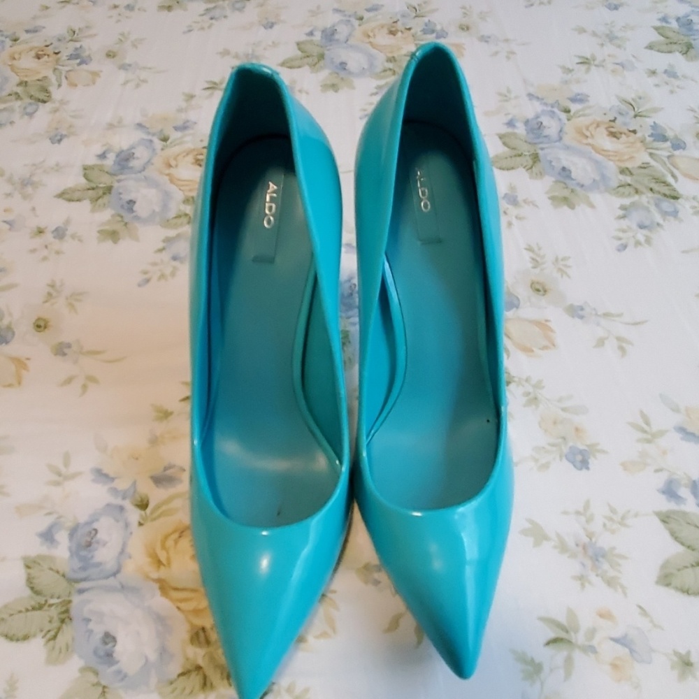 COPY - For sale used pumps by Aldo's